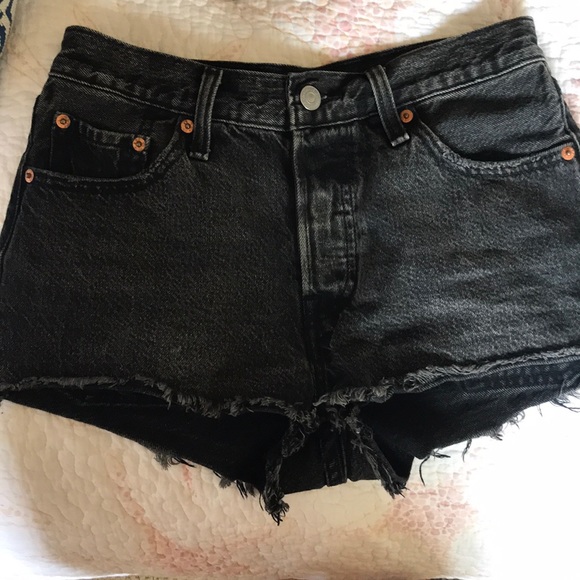 Levi’s 501 High-Waisted Black Shorts - Picture 3 of 6